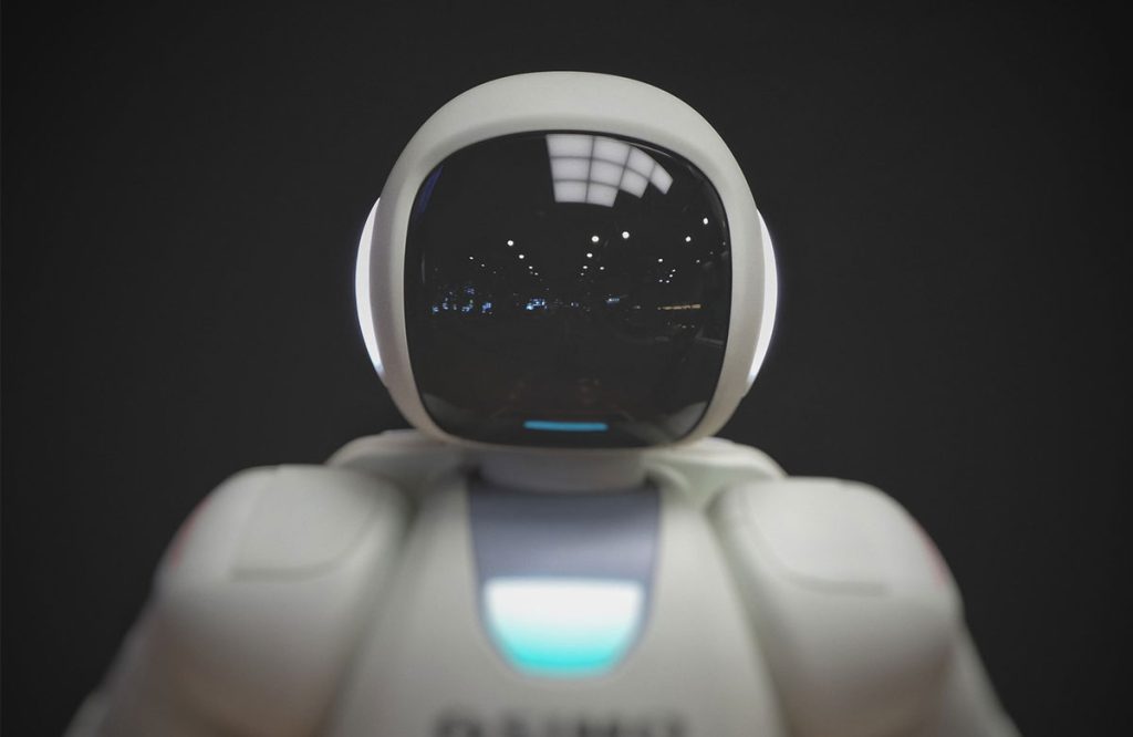 Empoderando a los empleados: El futuro de la experiencia del consumidor omnicanal basado en las interacciones humanas Empoderando a los empleados: El futuro de la experiencia del consumidor omnicanal basado en las interacciones humanas